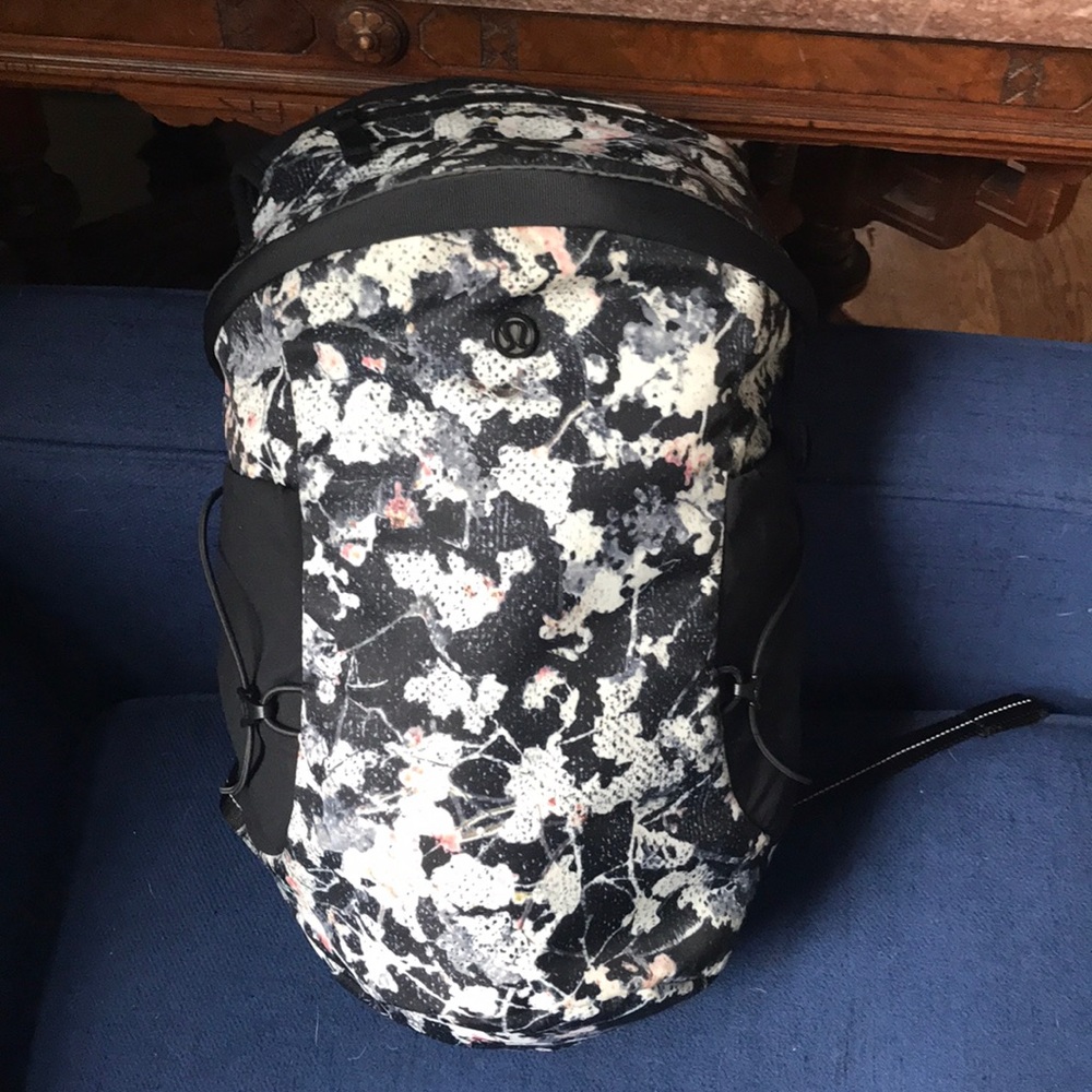 Lululemon running backpack